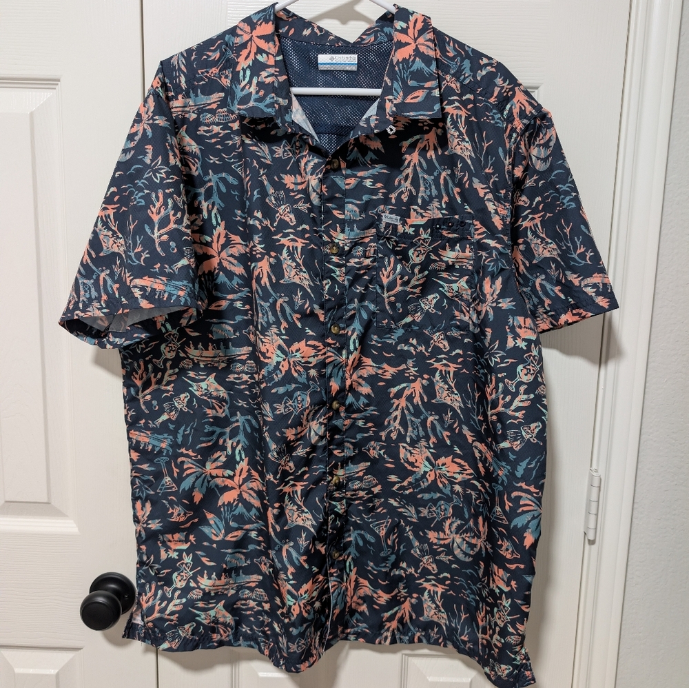 Columbia Men's Short Sleeve Button-Down Shirt in Navy with Coral and Teal Print